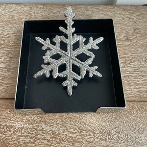 Brand New! Michael Aram Snowflake Cocktail Napkin Holder.